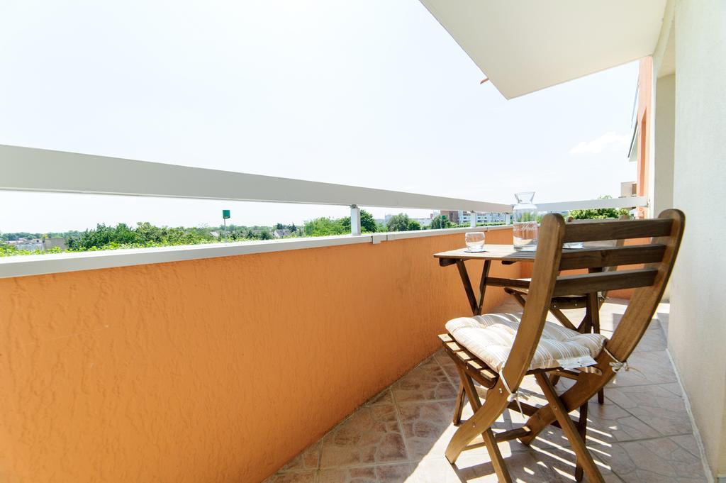 Le Marnois-Gare Apartment Noisy-le-Grand Ruang foto
