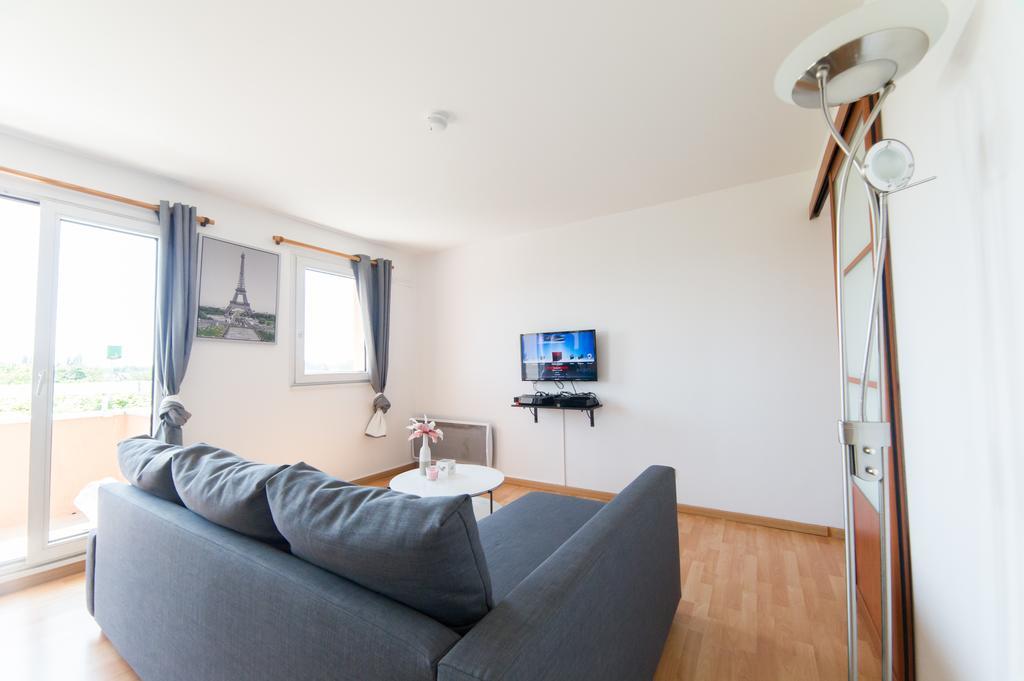 Le Marnois-Gare Apartment Noisy-le-Grand Ruang foto