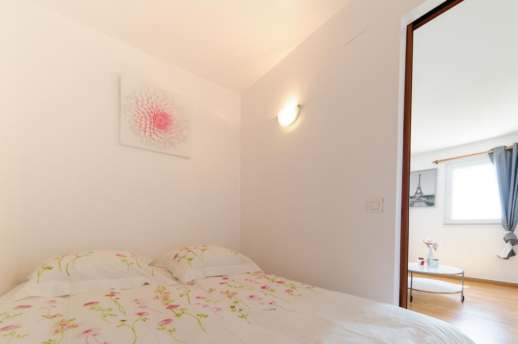 Le Marnois-Gare Apartment Noisy-le-Grand Ruang foto