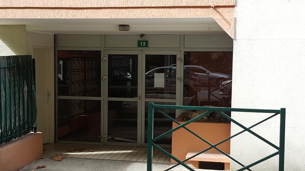 Le Marnois-Gare Apartment Noisy-le-Grand Bagian luar foto